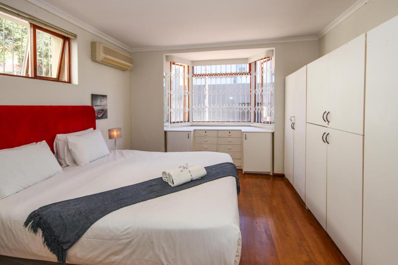 Holiday Home In Sea Point, Fresnaye Le Cap Extérieur photo